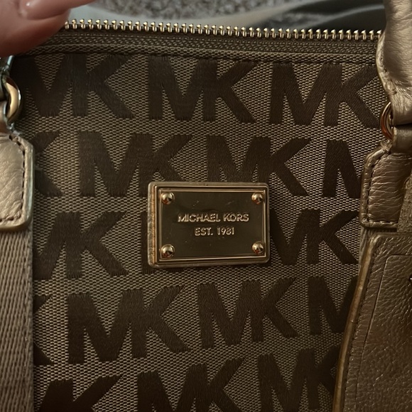 Michael Kors Weekender/Duffle - Picture 3 of 9